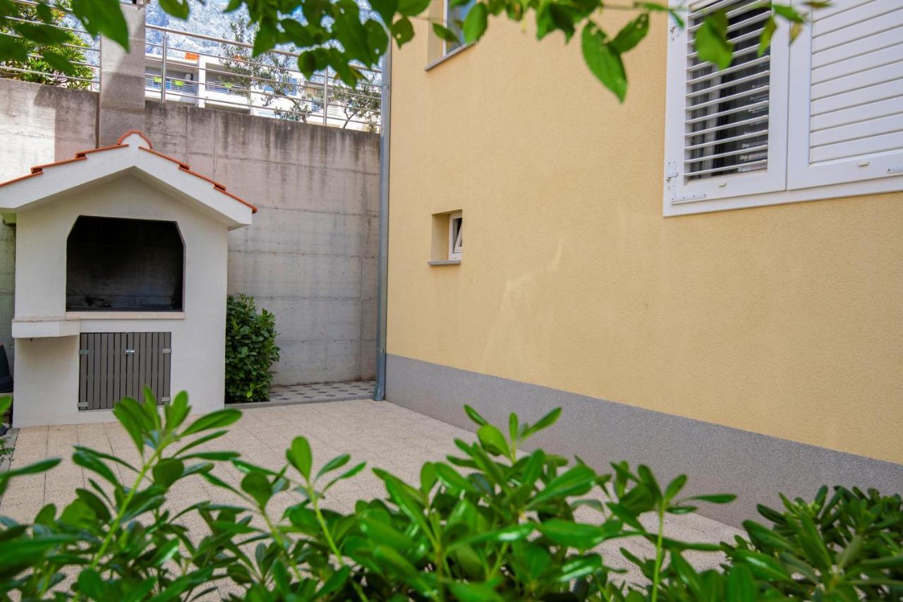 Apartment With Free And Private Parking Makarska Exteriör bild