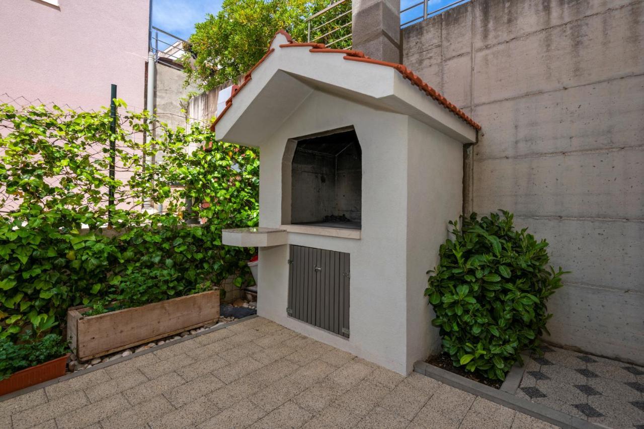 Apartment With Free And Private Parking Makarska Exteriör bild