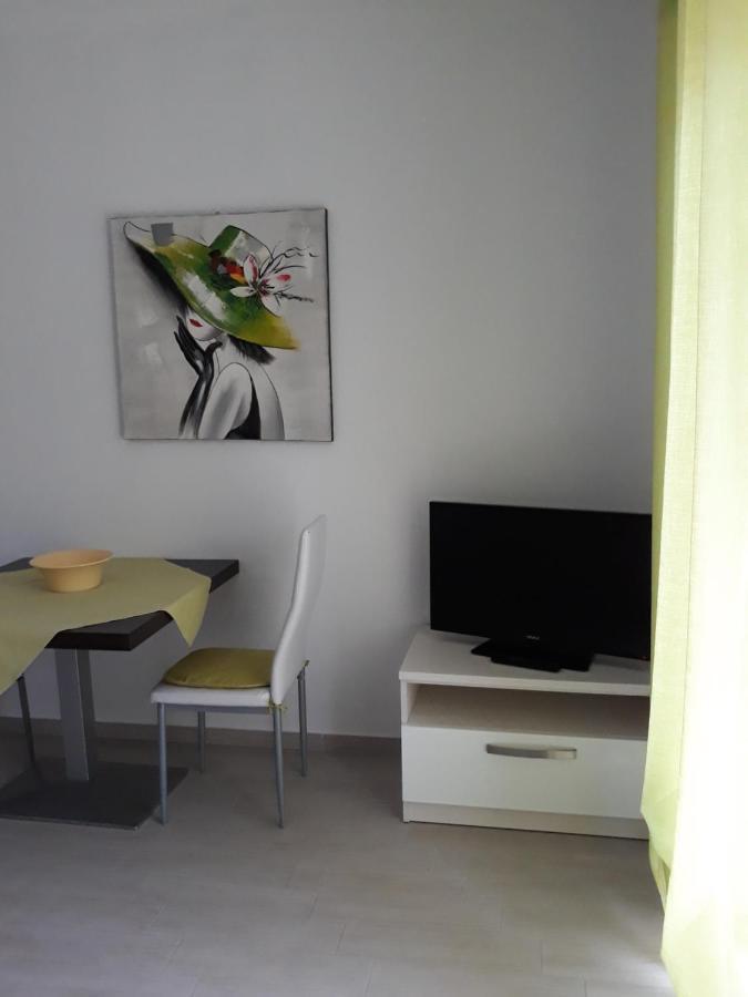 Apartment With Free And Private Parking Makarska Exteriör bild